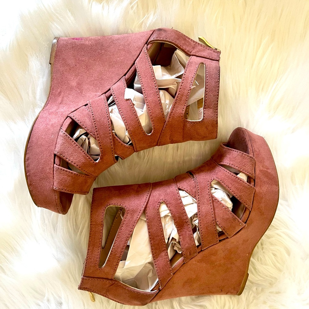 Charlotte Russe Sandals Womens 6 Heels Wedge Dusty Pink Faux Suede